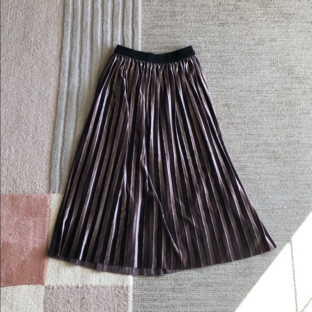 Pleated faux velvet skirt